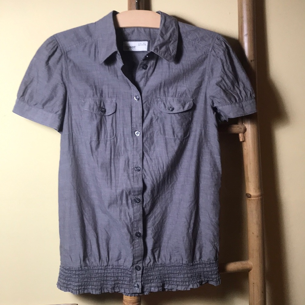 ESPIRIT pretty delicate button top!